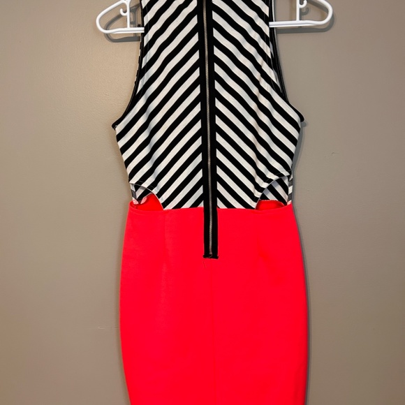 2B bebe peek-a-boo cocktail dress - Picture 2 of 4